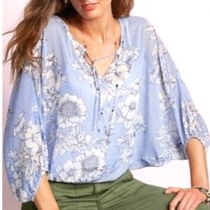 CAbi NWOT Blue/White Floral Print Sirena Sheer Dolman Sleeve Knit Hem Blouse, S